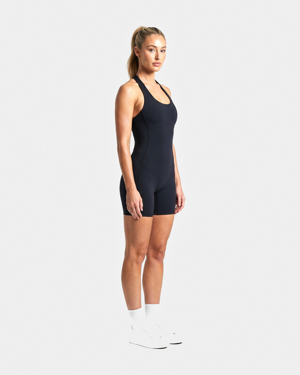 OMNÉA All in One in OMNÉA Black – Dreiviertelansicht
