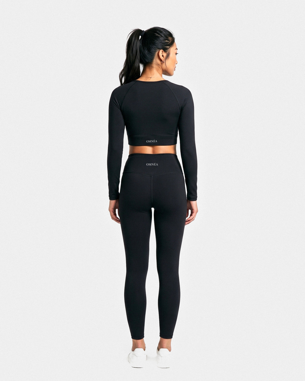 OMNÉA Ruched Sweetheart Long Sleeve in OMNÉA Black – Rückansicht