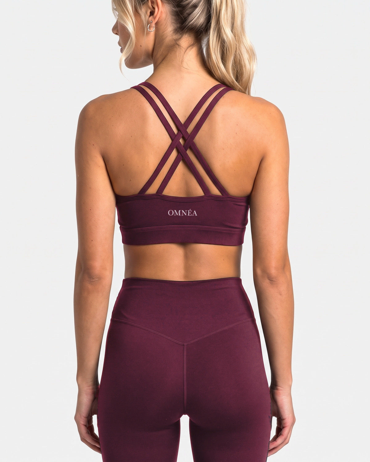 OMNÉA Cross Back Sports Bra in OMNÉA Burgundy – Rückansicht