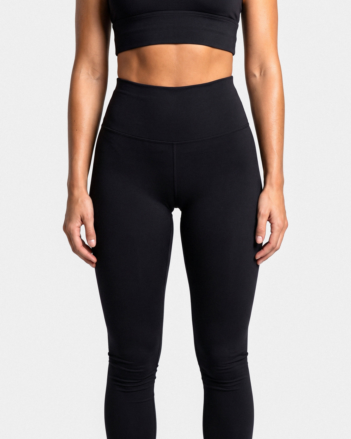 OMNÉA Everyday High Waist Leggings in OMNÉA Black – Vorderansicht