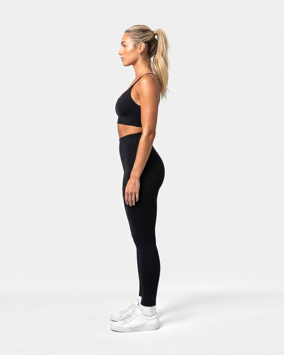 OMNÉA Everyday High Waist Leggings in OMNÉA Black – Seitenansicht