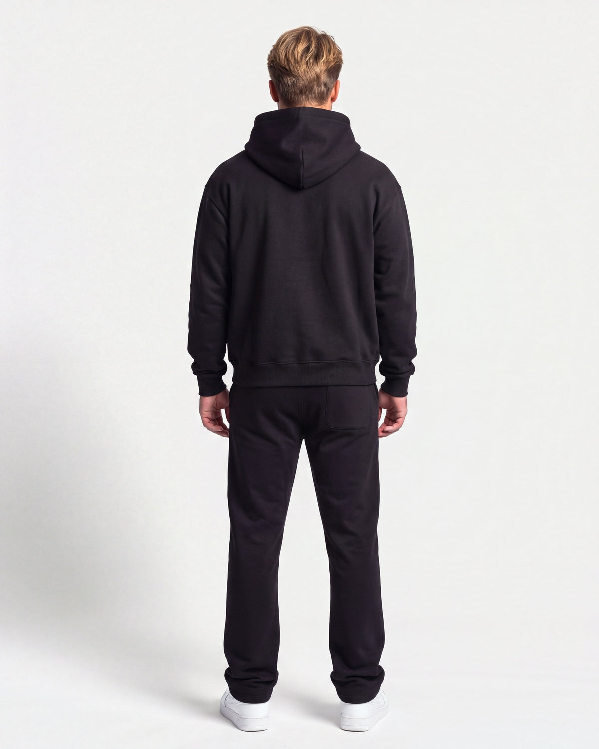 OMNÉA Everyday Boxy Hoodie in OMNÉA Black – Rückansicht