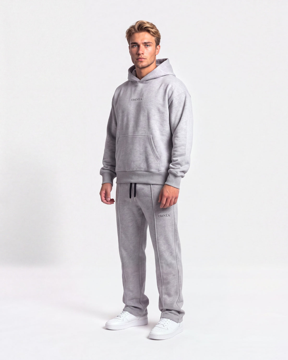 OMNÉA Everyday Boxy Hoodie in OMNÉA Heather Grey – Dreiviertelansicht