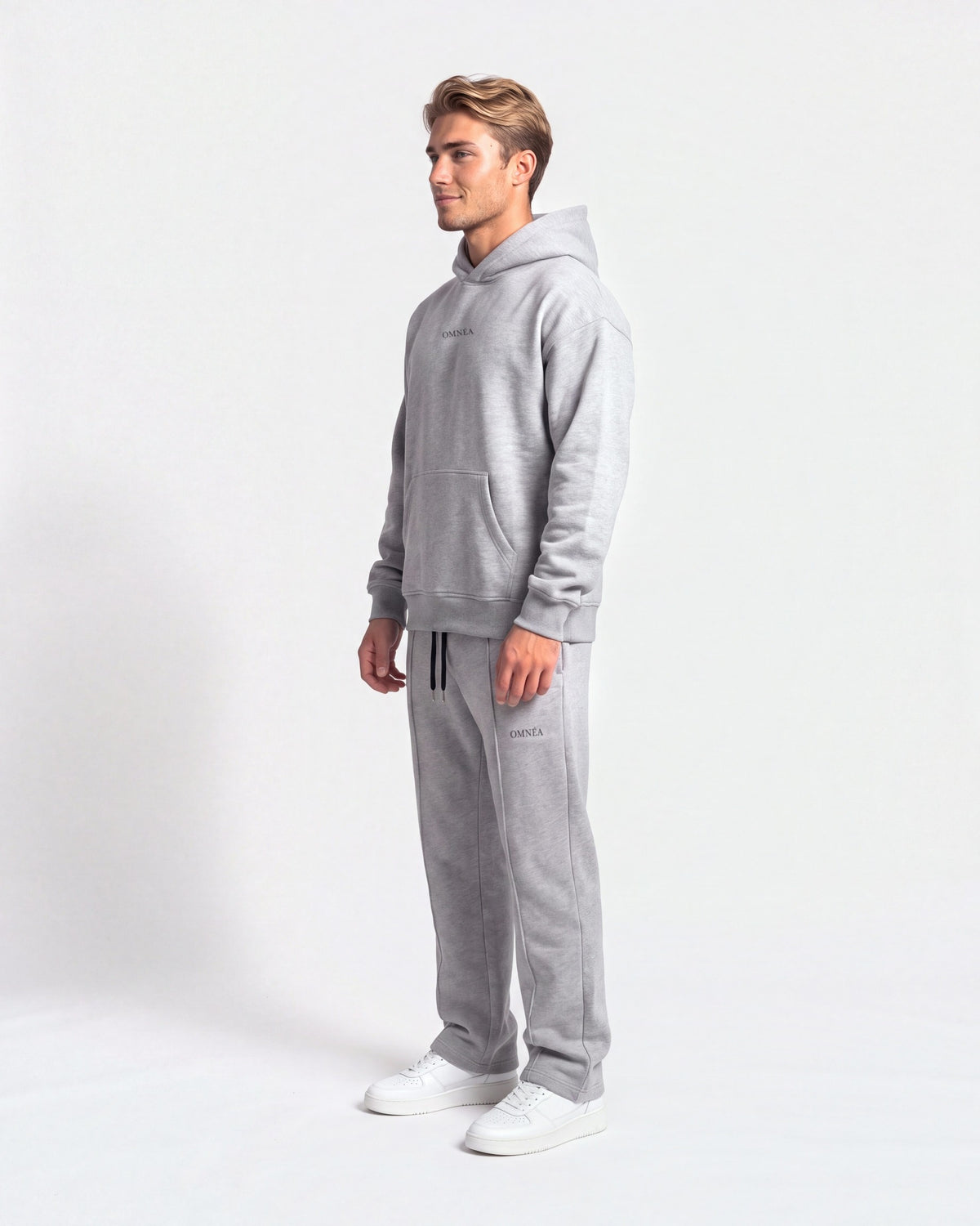 OMNÉA Everyday Boxy Hoodie in OMNÉA Heather Grey – Seitenansicht