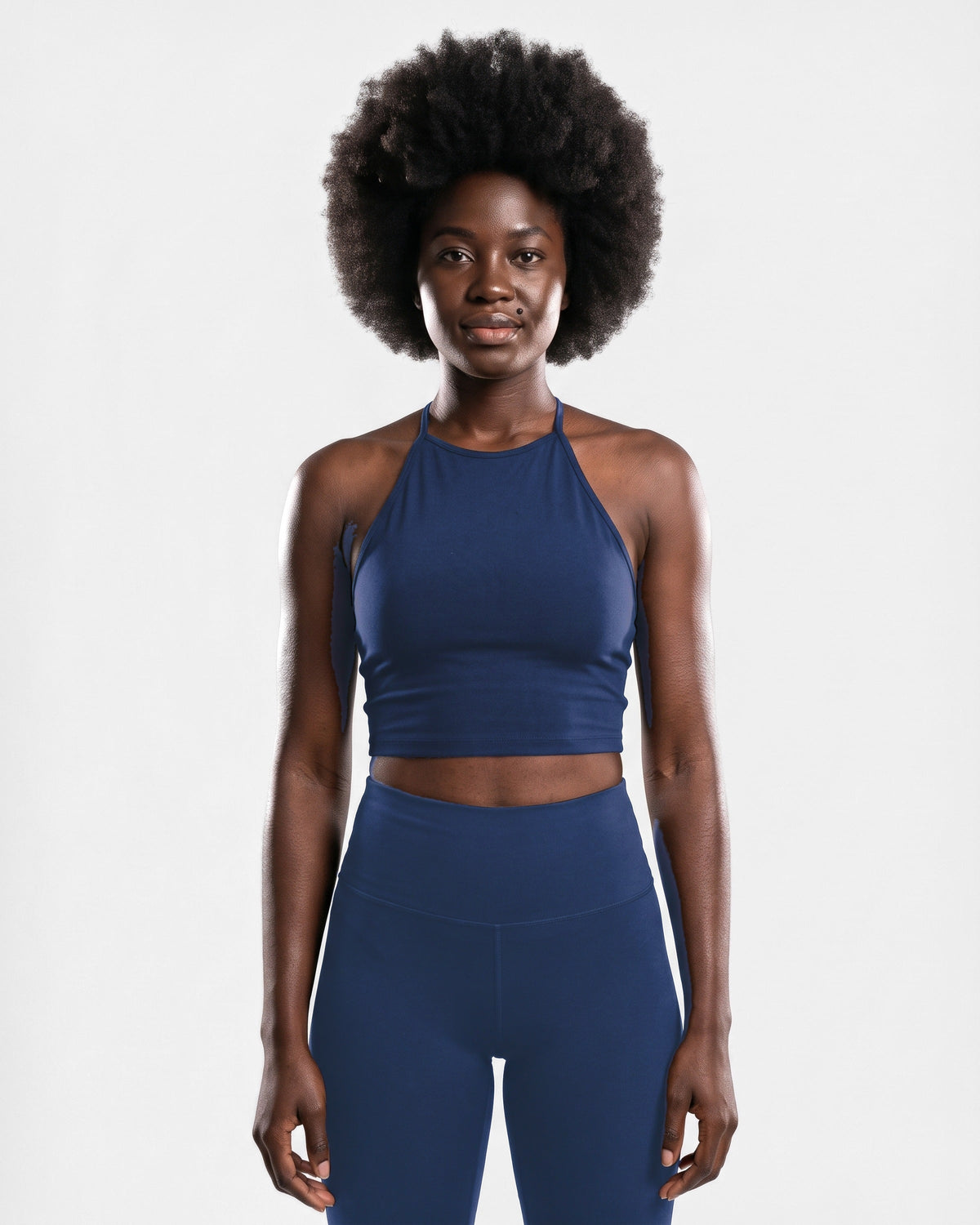 OMNÉA Halter Crop Top in OMNÉA Blue – Vorderansicht