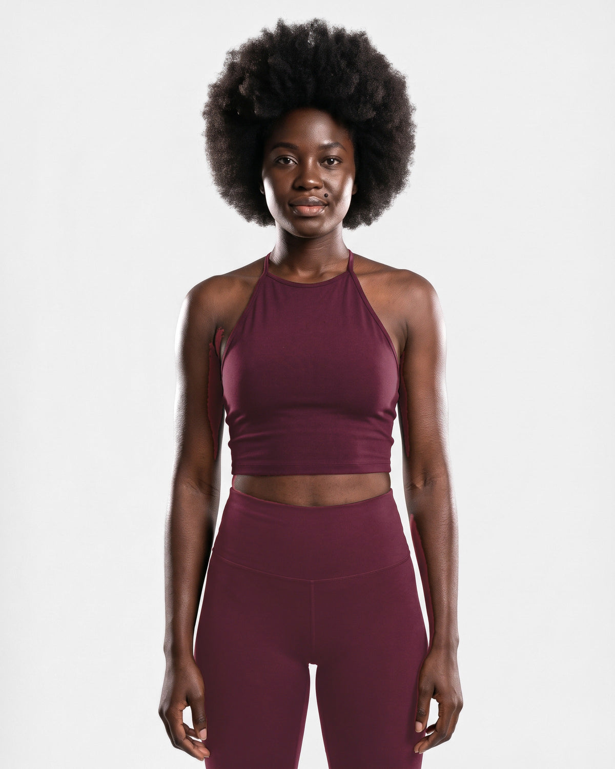 OMNÉA Halter Crop Top in OMNÉA Burgundy – Vorderansicht