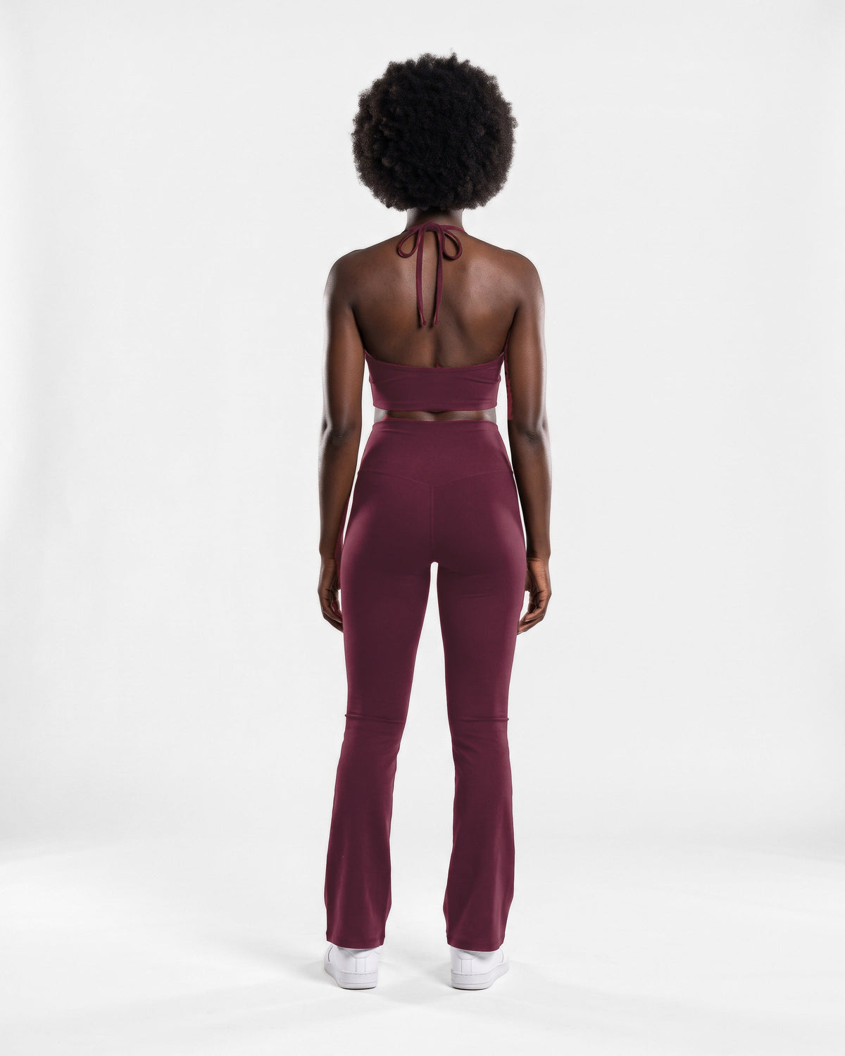 OMNÉA Halter Crop Top in OMNÉA Burgundy – Rückansicht