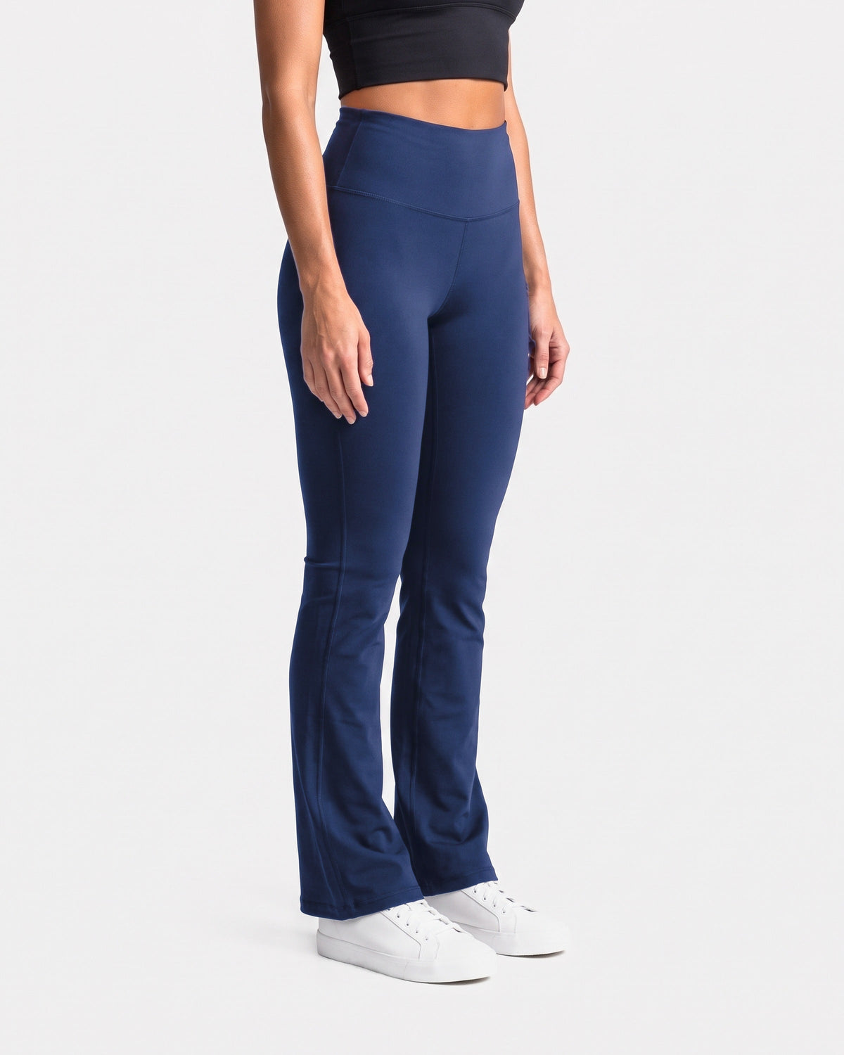 OMNÉA Eclipse High-Waist Leggings in OMNÉA Blue – Dreiviertelansicht