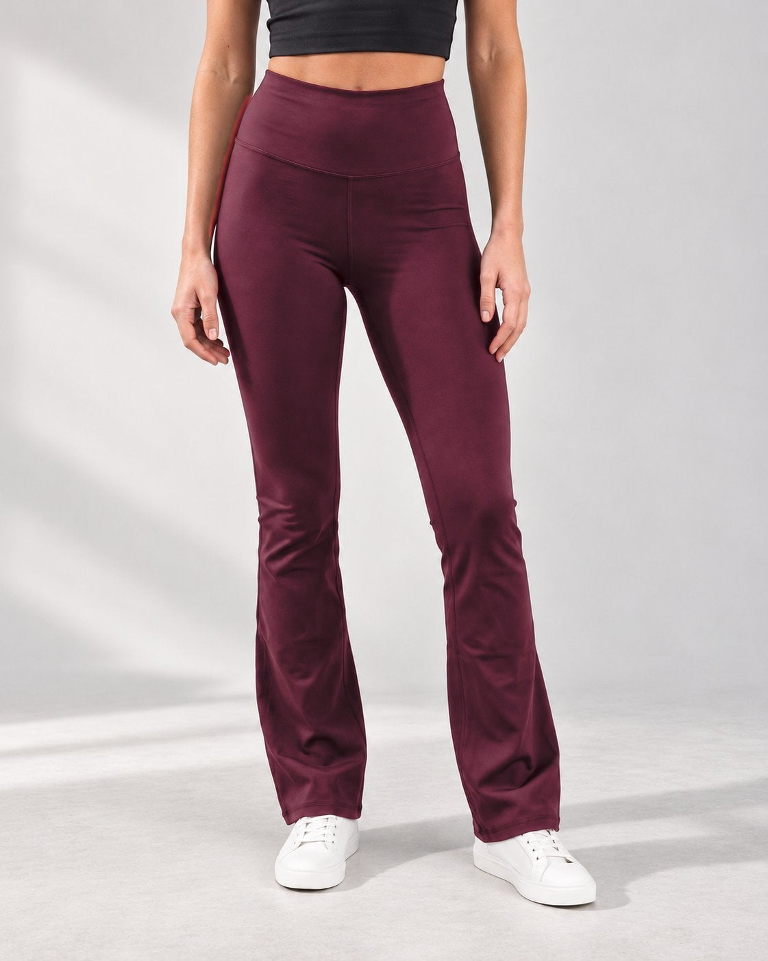 OMNÉA Eclipse High-Waist Leggings in OMNÉA Burgundy – Vorderansicht