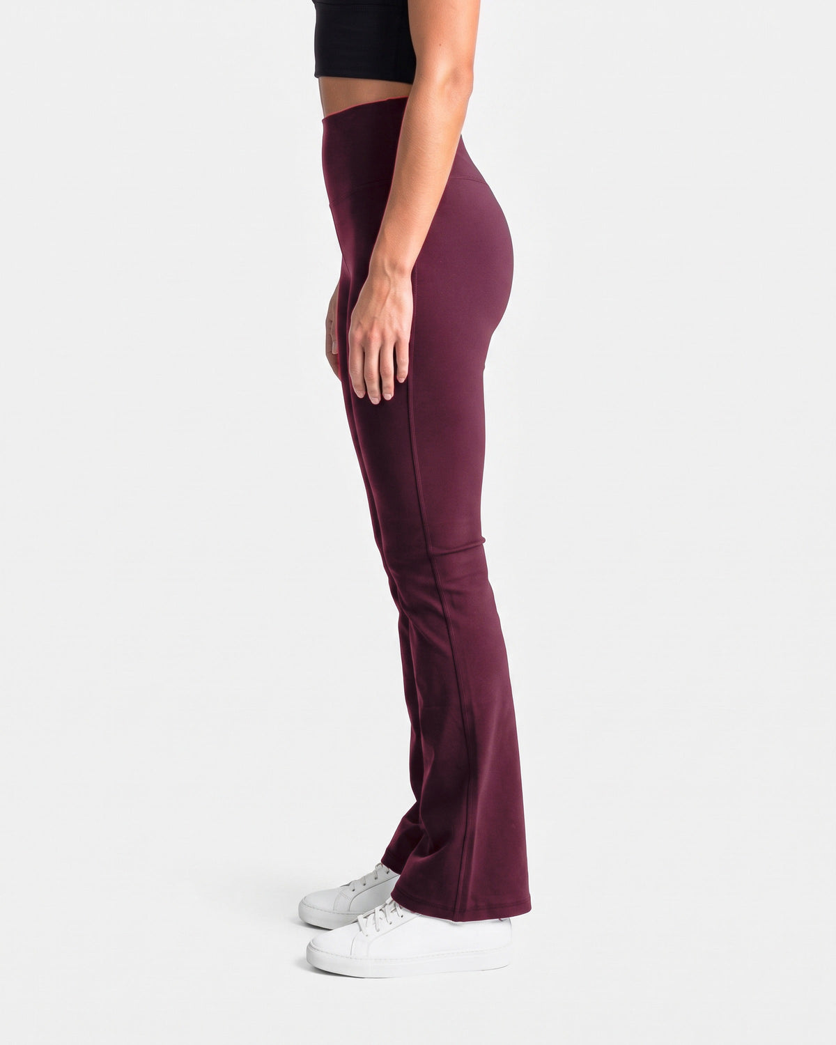 OMNÉA Eclipse High-Waist Leggings in OMNÉA Burgundy – Seitenansicht