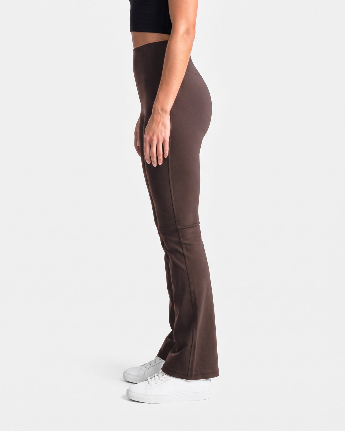 OMNÉA Eclipse High-Waist Leggings in OMNÉA Mocha – Seitenansicht