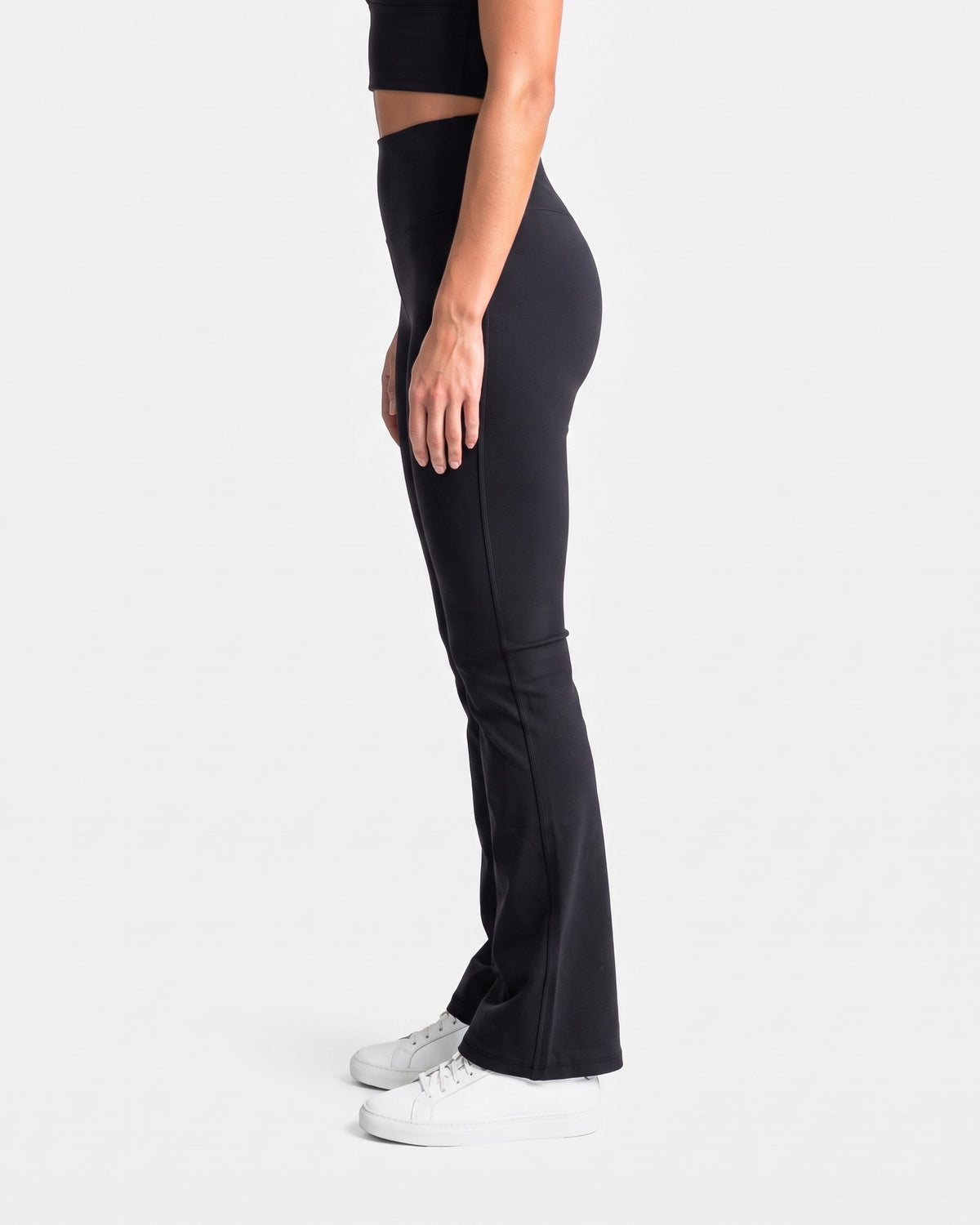 OMNÉA Eclipse High-Waist Leggings in OMNÉA Black – Seitenansicht
