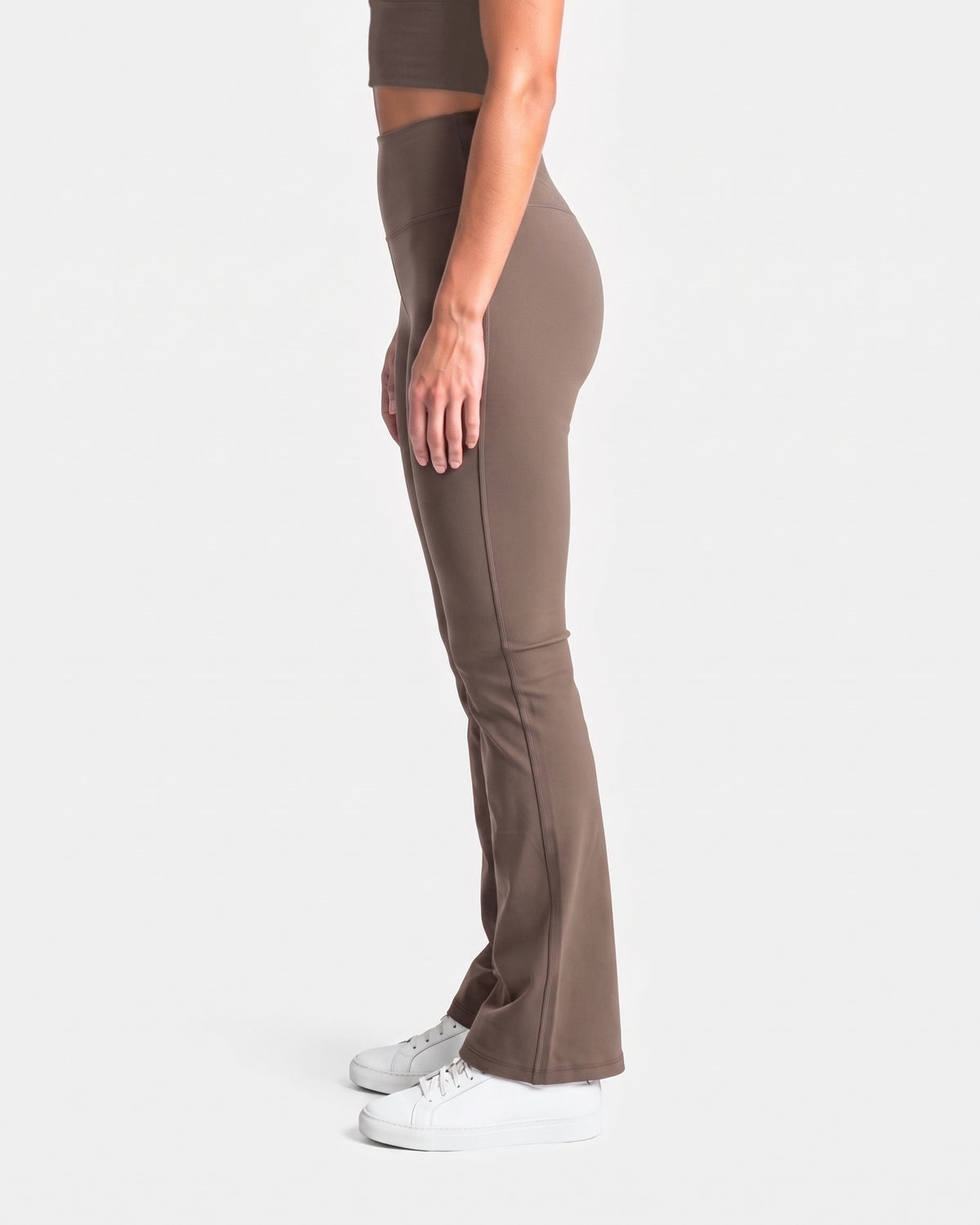 OMNÉA Eclipse High-Waist Leggings in OMNÉA Taupe – Seitenansicht