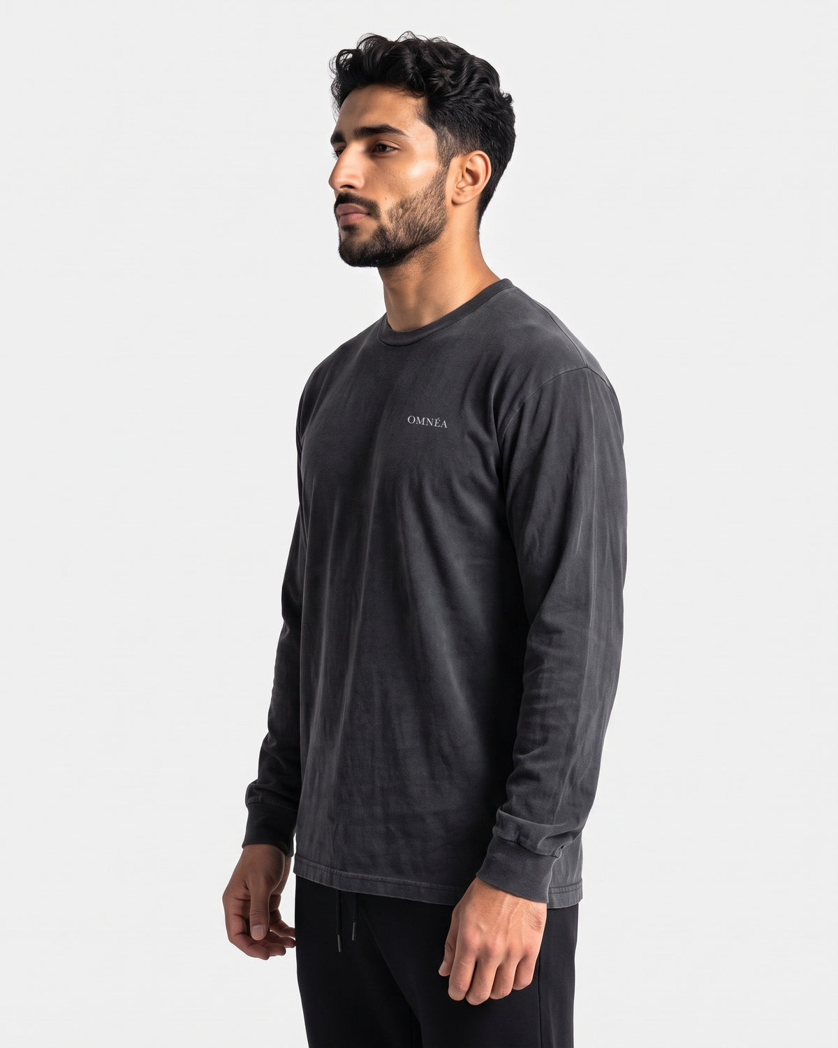 OMNÉA Hybrid Washed Long Sleeve in OMNÉA Washed Black – Seitenansicht