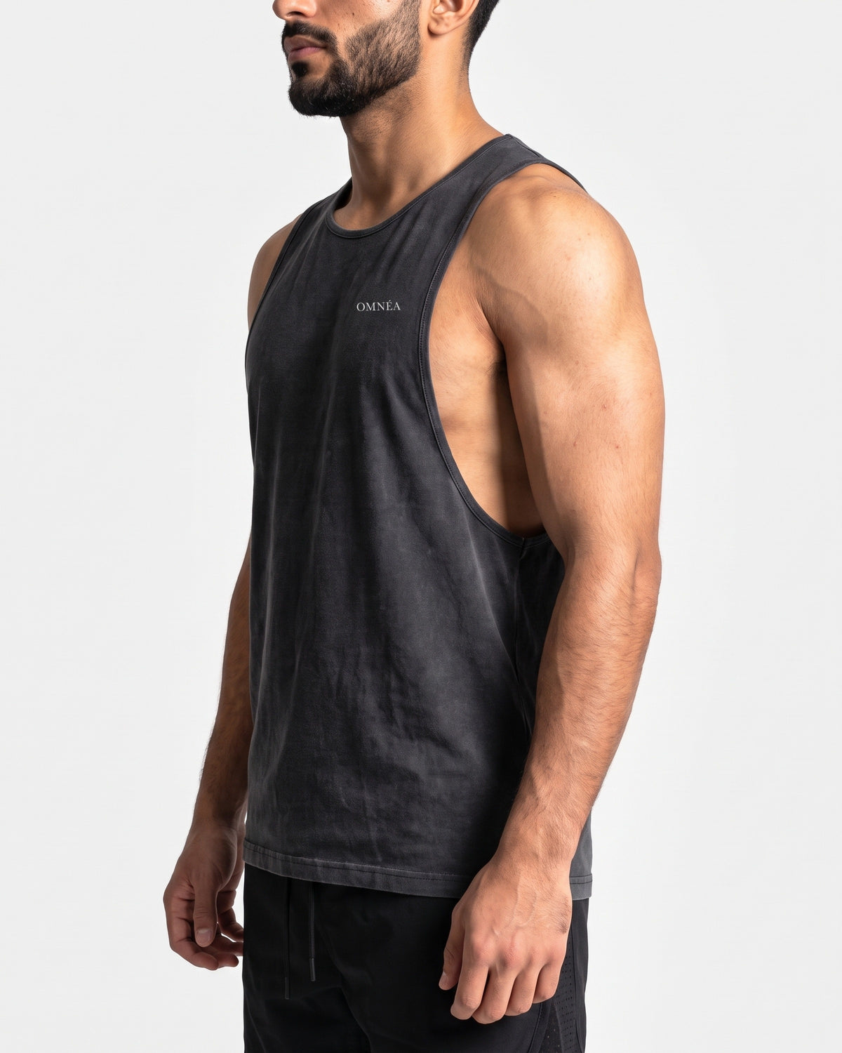 OMNÉA Hybrid Washed Tank in OMNÉA Black – Seitenansicht