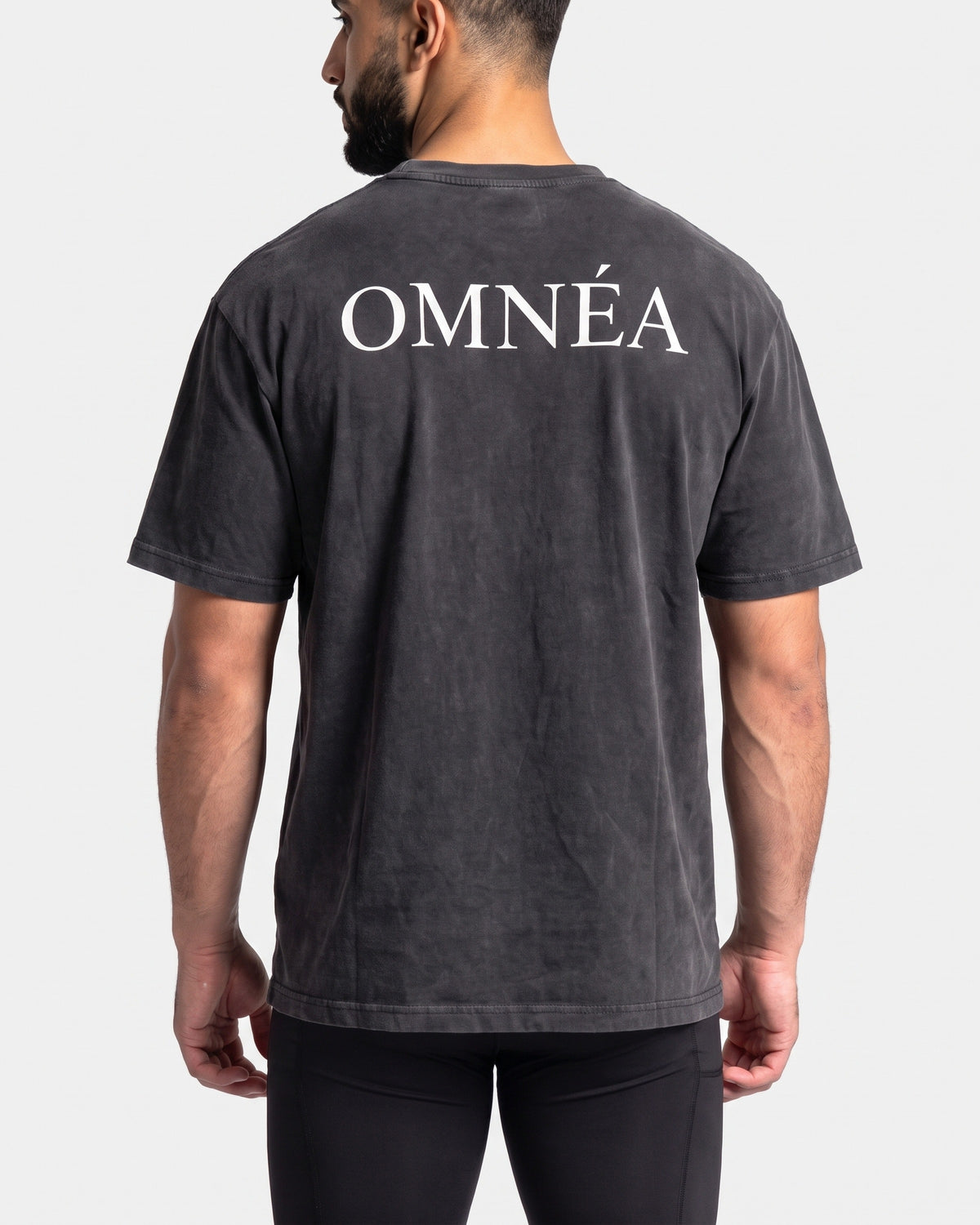 OMNÉA Hybrid Washed Tee in OMNÉA Black – Rückansicht