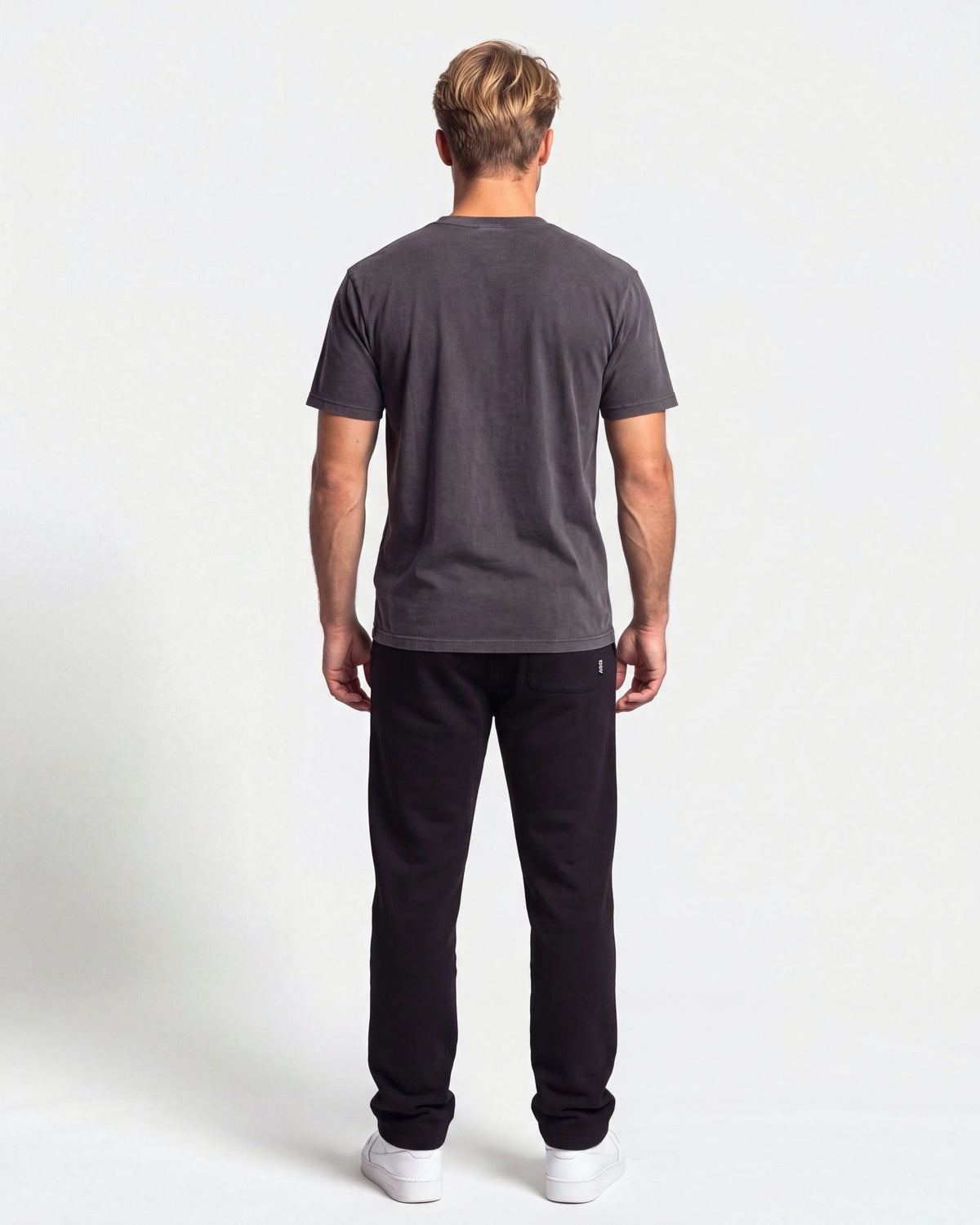 OMNÉA Everyday Heavyweight Jogger in OMNÉA Black – Rückansicht