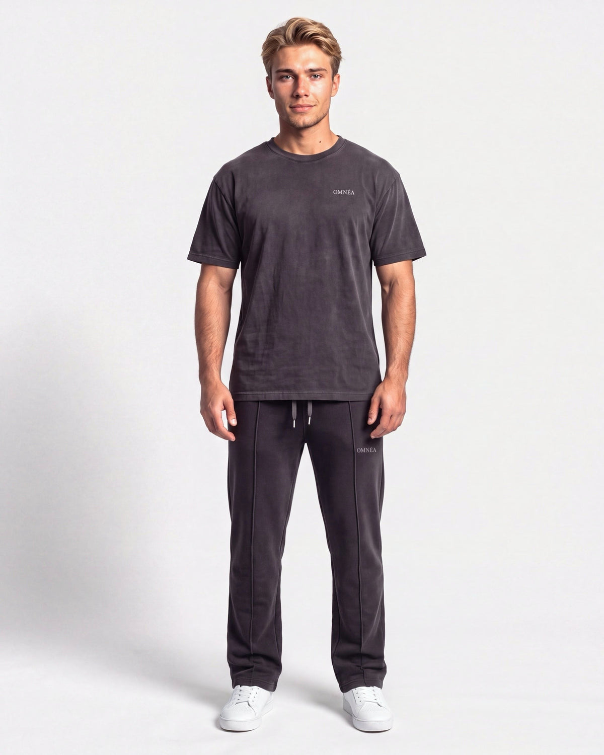 OMNÉA Everyday Heavyweight Jogger in OMNÉA Washed Black – Vorderansicht