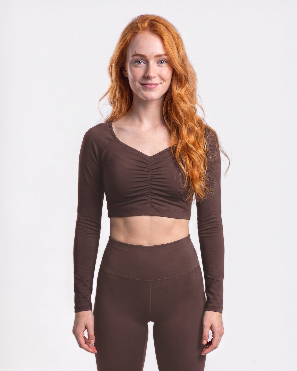 OMNÉA Ruched Sweetheart Long Sleeve in OMNÉA Mocha – Vorderansicht