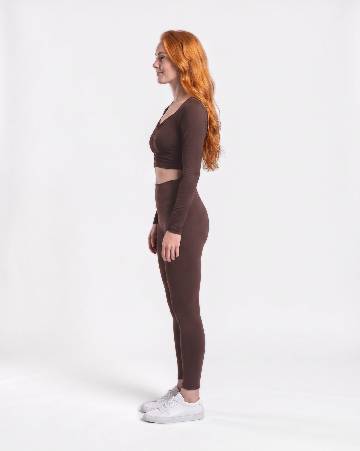 OMNÉA Ruched Sweetheart Long Sleeve in OMNÉA Mocha – Seitenansicht
