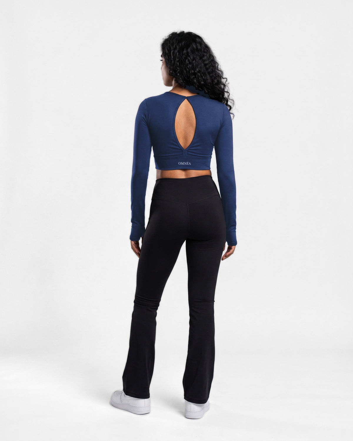 OMNÉA Sculpt Long Sleeve V-Back in OMNÉA Blue – Rückansicht