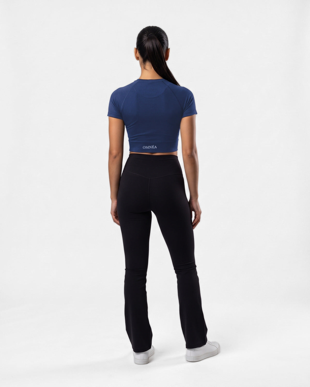 OMNÉA Short Sleeve Crop Top in OMNÉA Blue – Rückansicht