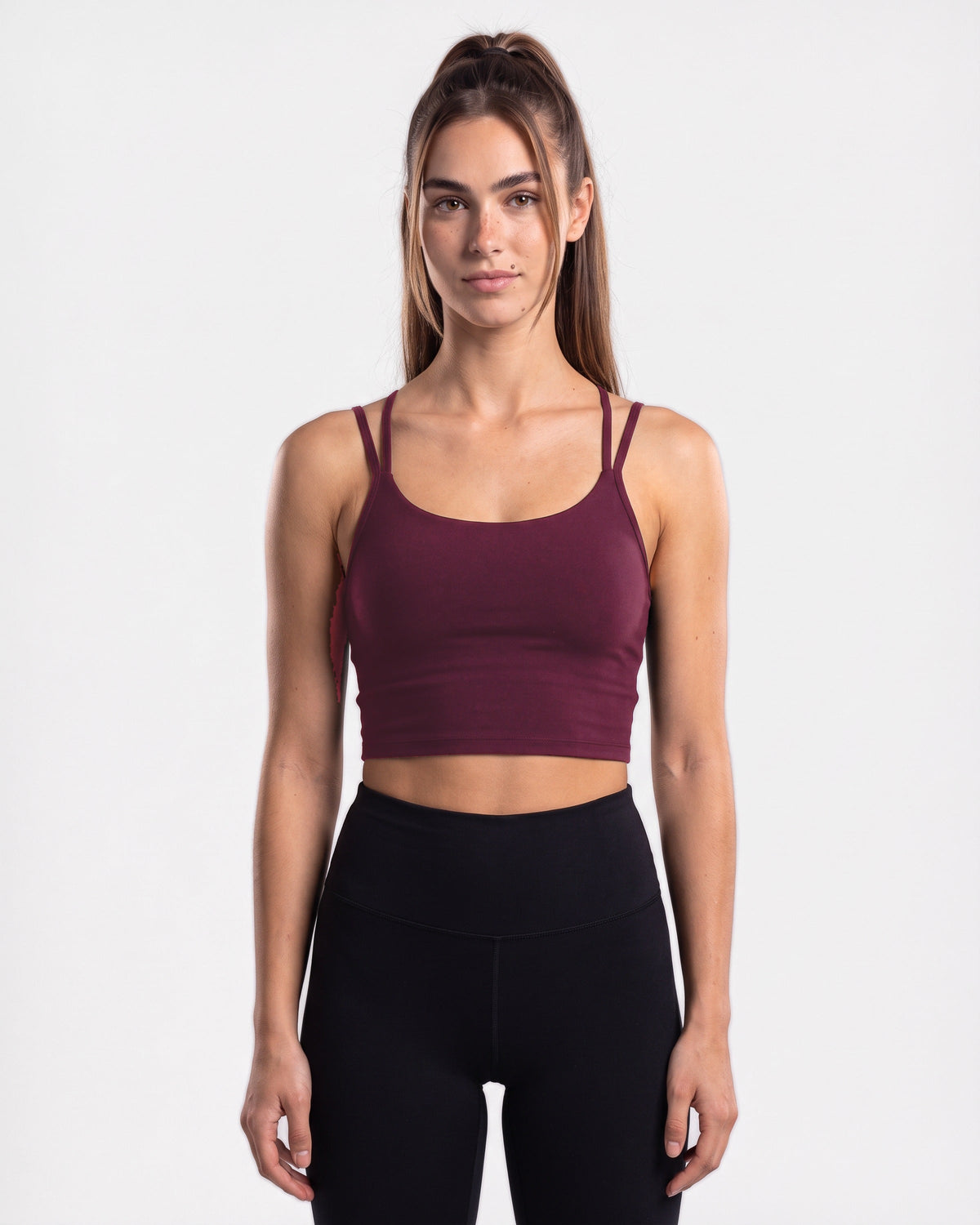 OMNÉA Strappy Crop Top in OMNÉA Burgundy – Vorderansicht