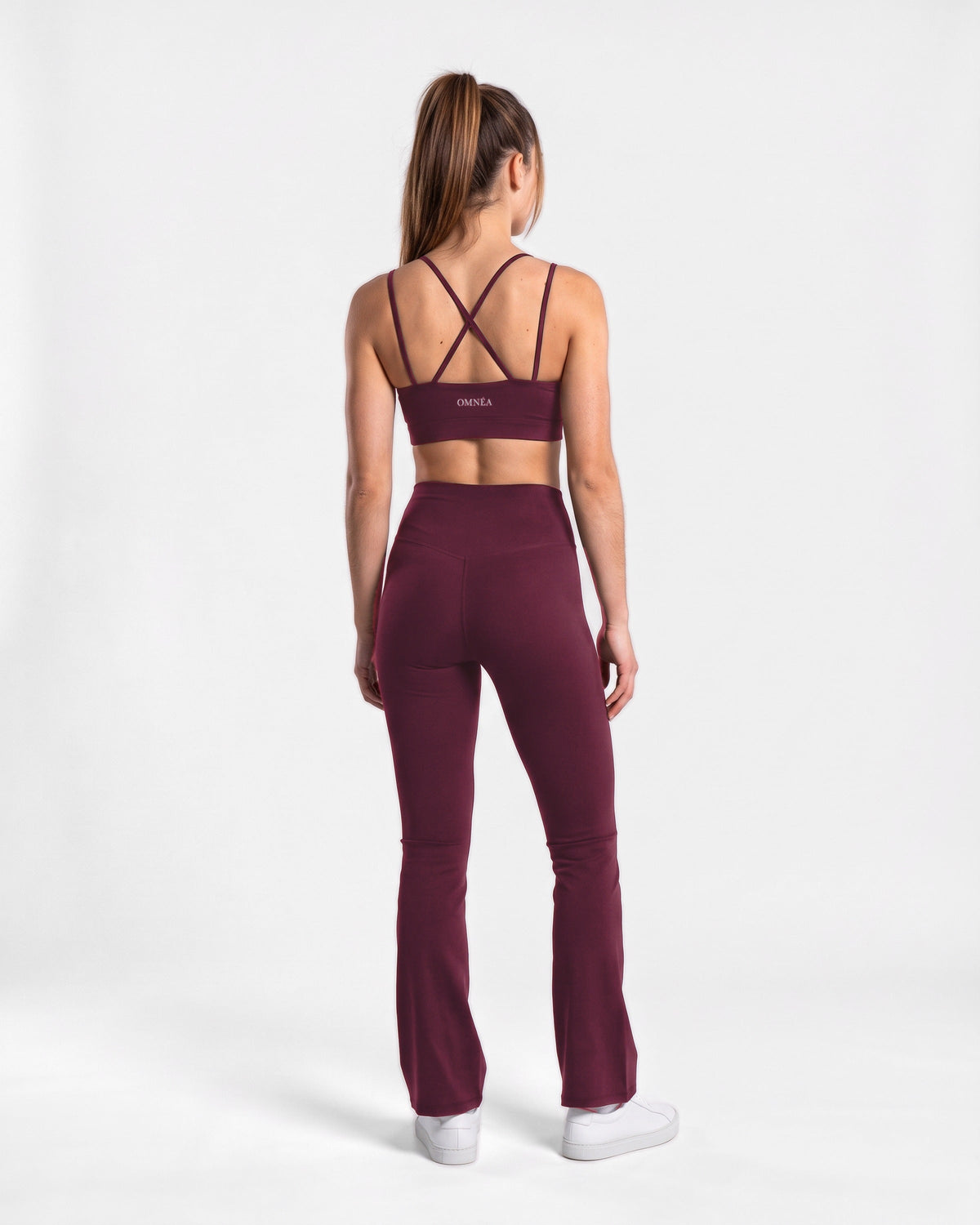 OMNÉA Strappy Crop Top in OMNÉA Burgundy – Rückansicht