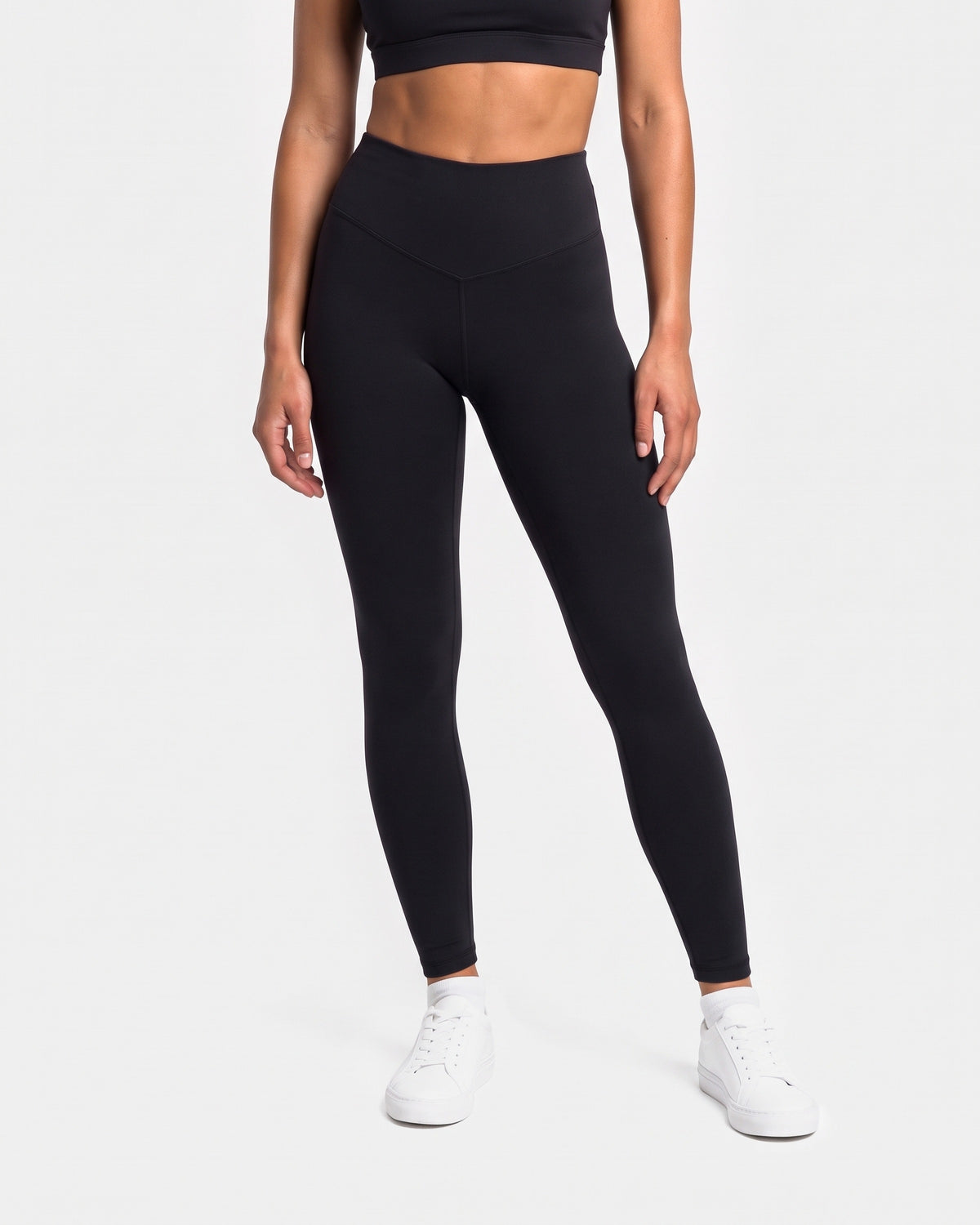 OMNÉA V-Shape High Waist Leggings in OMNÉA Black – Vorderansicht