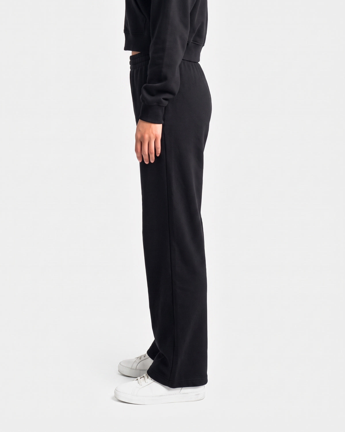 OMNÉA Wide Leg Lounge Pants in OMNÉA Black – Seitenansicht